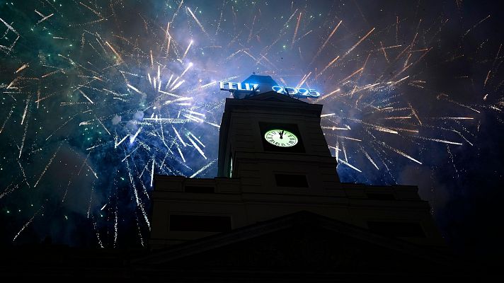 Informativo 24h - España da la bienvenida a 2025 con doce uvas y mucha fiesta