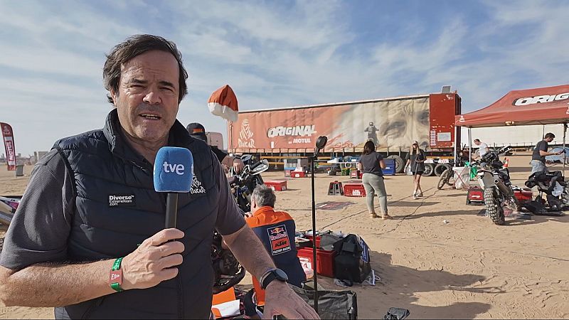 Los pilotos comen las uvas en el desierto a slo dos das de comenzar el Dakar 2025
