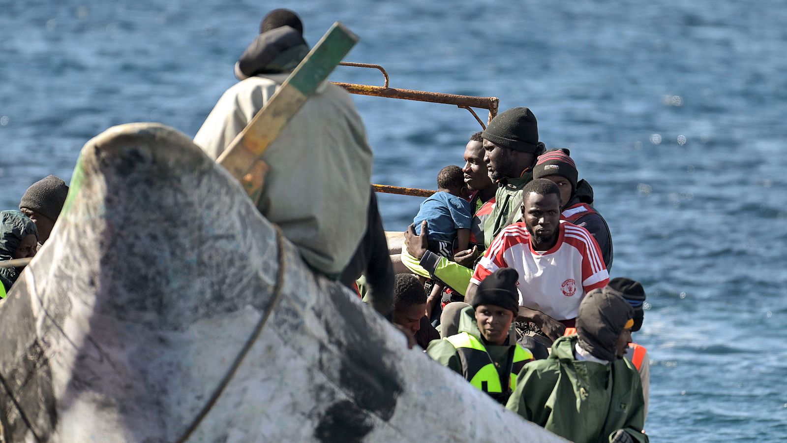 2024 se consolida como uno de los años en que más migrantes han llegado a España - Telediario 2 | Ver