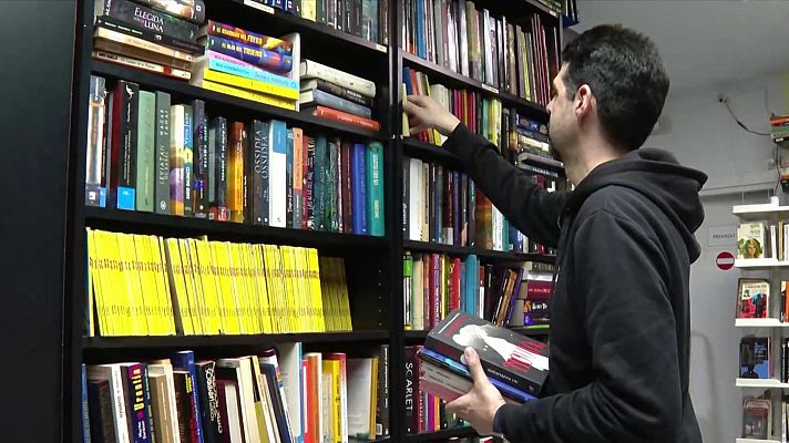 Telediario 1 - Regalar segunda mano en Navidad, una opción que convence a muchos