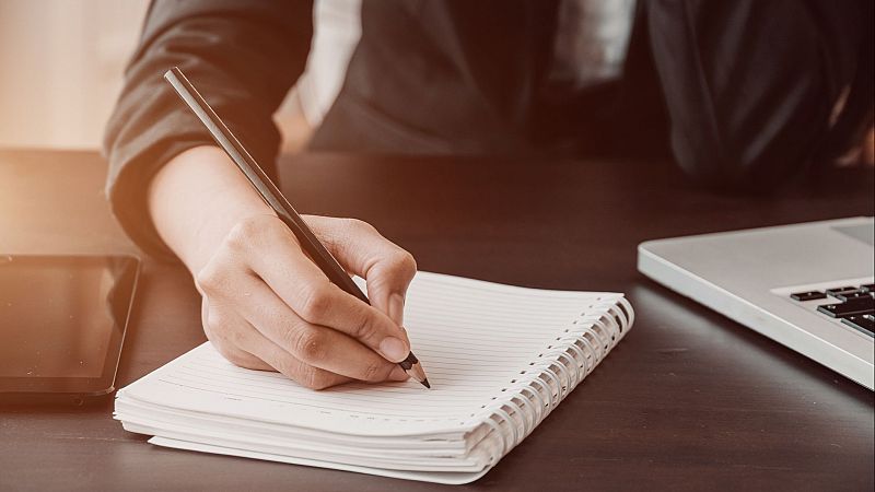 Rusos escriben cartas para compatriotas disidentes encarcelados - Telediario 2 | Ver