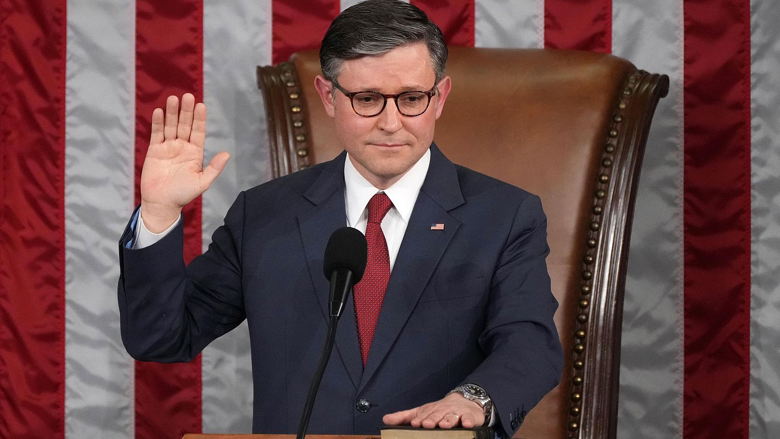 Mike Johnson, reelegido presidente de la Cámara de Representantes | Ver