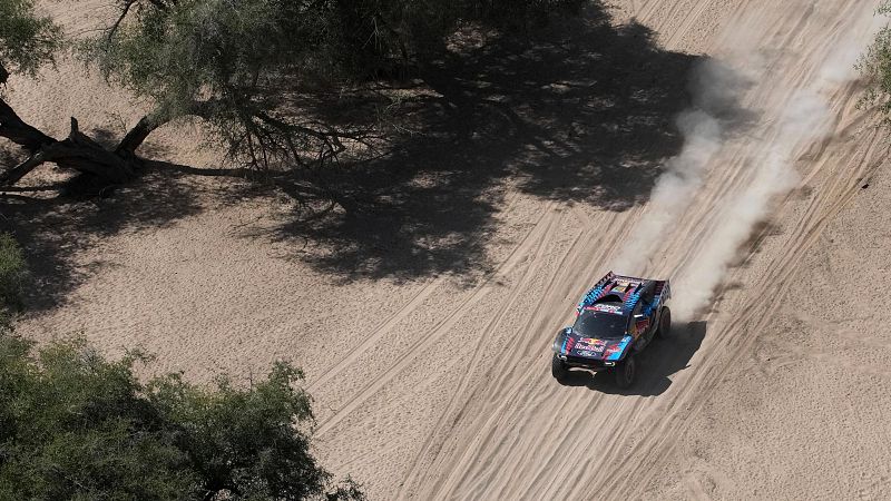 Carlos Sainz: "Nos hubiese gustado quedar más atrás para no salir tan adelante"