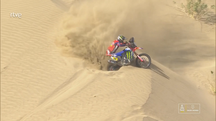 Schareina se atasca en las dunas en la primera parte de la etapa de 48 horas del Dakar 2025