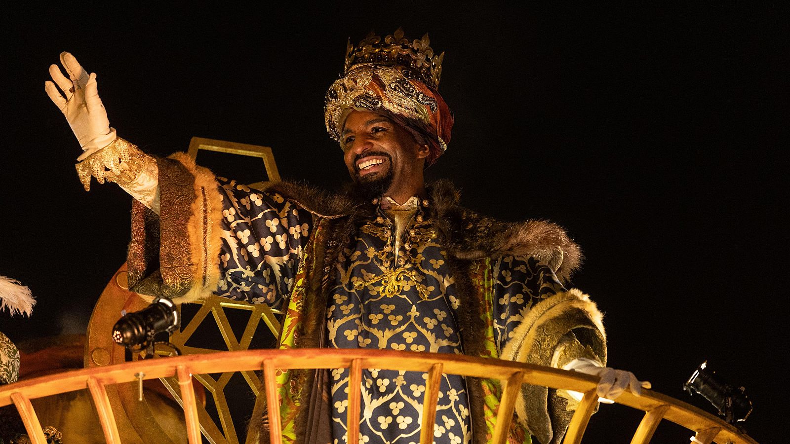 Los Reyes Magos llenan de ilusión las calles con sus cabalgatas - Fin de semana 24h | Ver