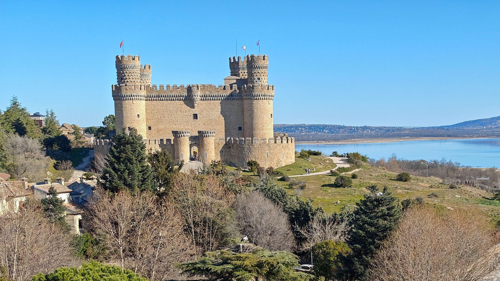El castillo de Manzanares cierra al público - Telediario 1 | Ver