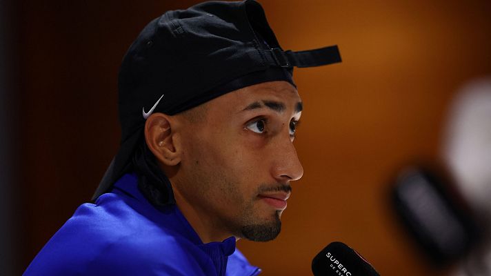 Fútbol - Raphinha, sobre el caso Olmo: "Si yo estuviera en otro club me pensaría fichar por el Barça"