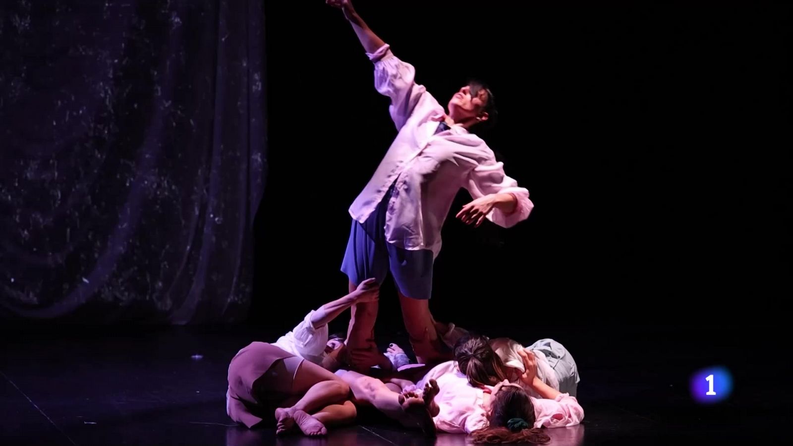 "Rara Avis", l'espectacle de circ de Nou Barris - L'Informatiu | Veure