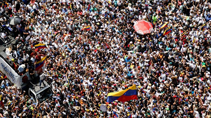 La oposición y el chavismo toman las calles de Caracas