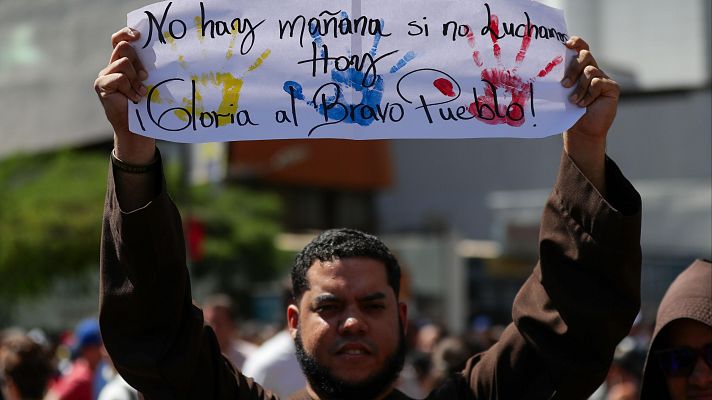 La oposición venezolana se manifiesta en Caracas con la presencia de Corina Machado