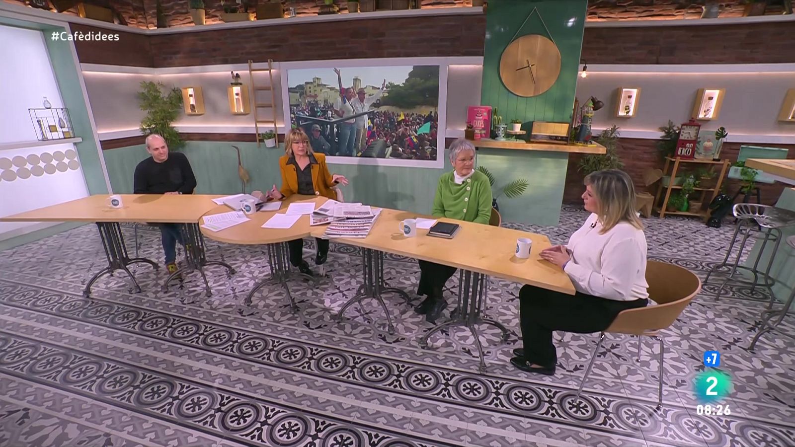 Gemma Nierga entrevista el que ha estat alt càrrec de la generalitat. Parlem de la tensió a Veneçuela. I conversem amb Marcel Barrena i Joana Vital