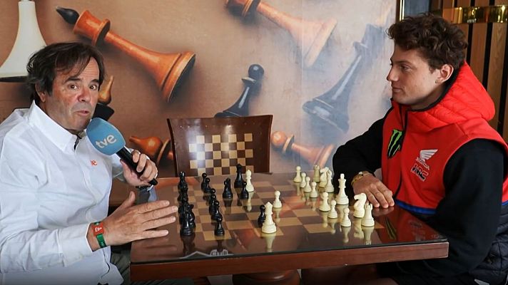 Telediario 1 - Tosha Schareina, segundo en motos, prepara su 'jaque mate' al Dakar