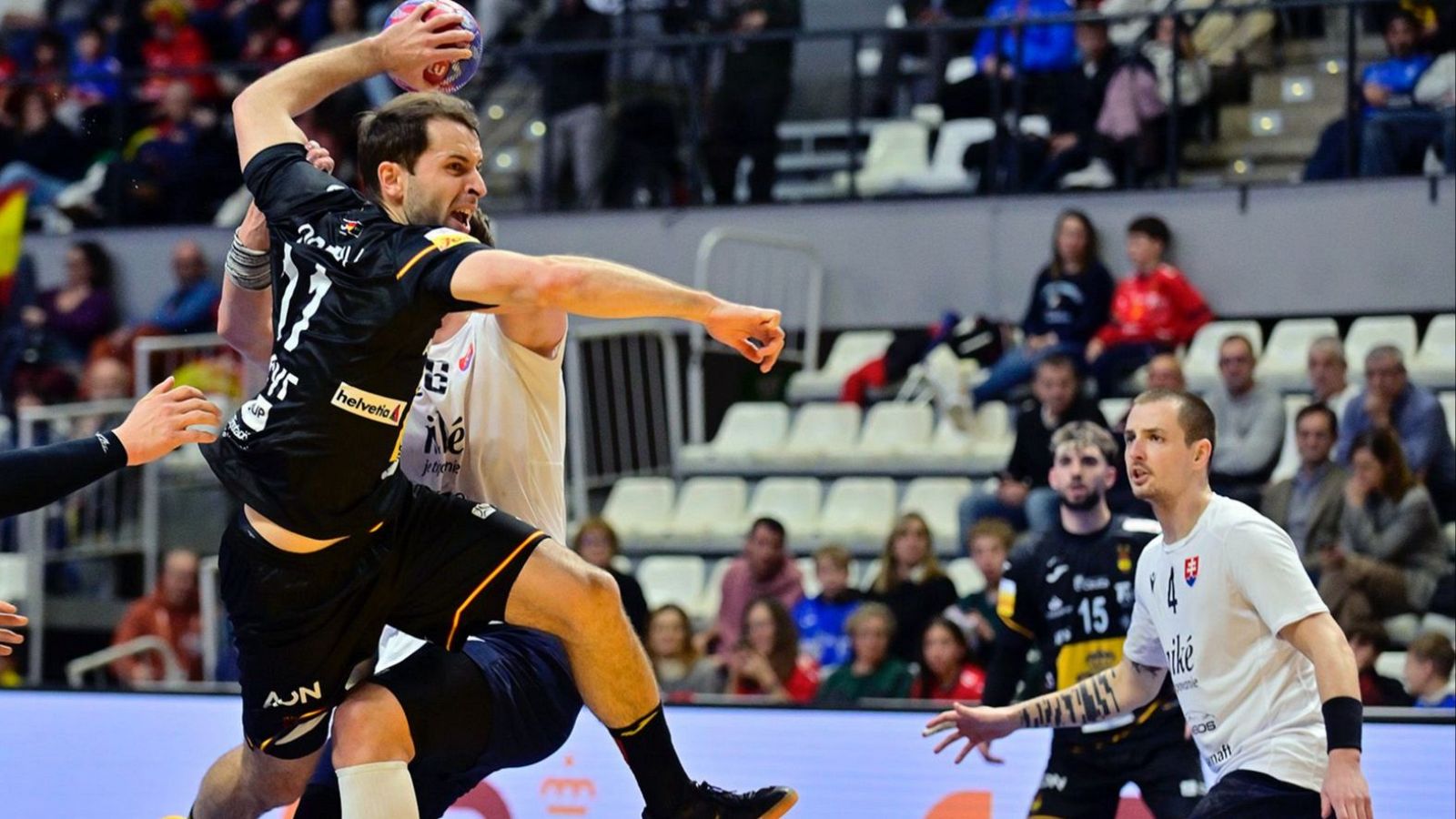 Arreón final de España para ganar a Eslovaquia en su preparación para el Mundial de balonmano