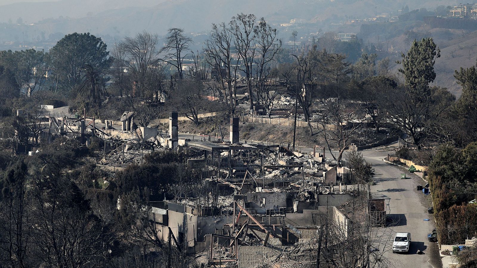 El fuego arrasa Los Ángeles y deja más de 153.000 evacuados