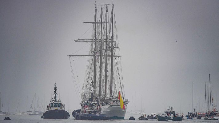 Los reyes despiden a la princesa Leonor, que se embarca en el Juan Sebastián de Elcano