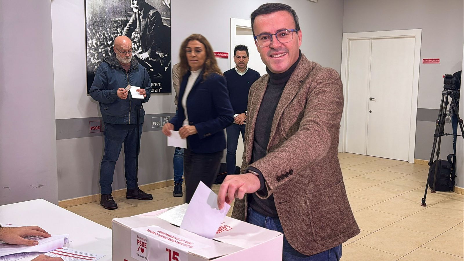 Gallardo seguirá al frente del PSOE de Extremadura