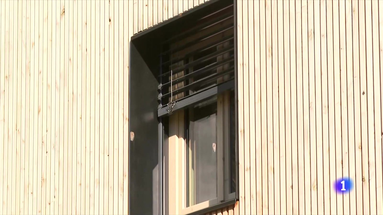 Cases fetes amb fusta, una alternativa més sostenible - L'Informatiu | Veure