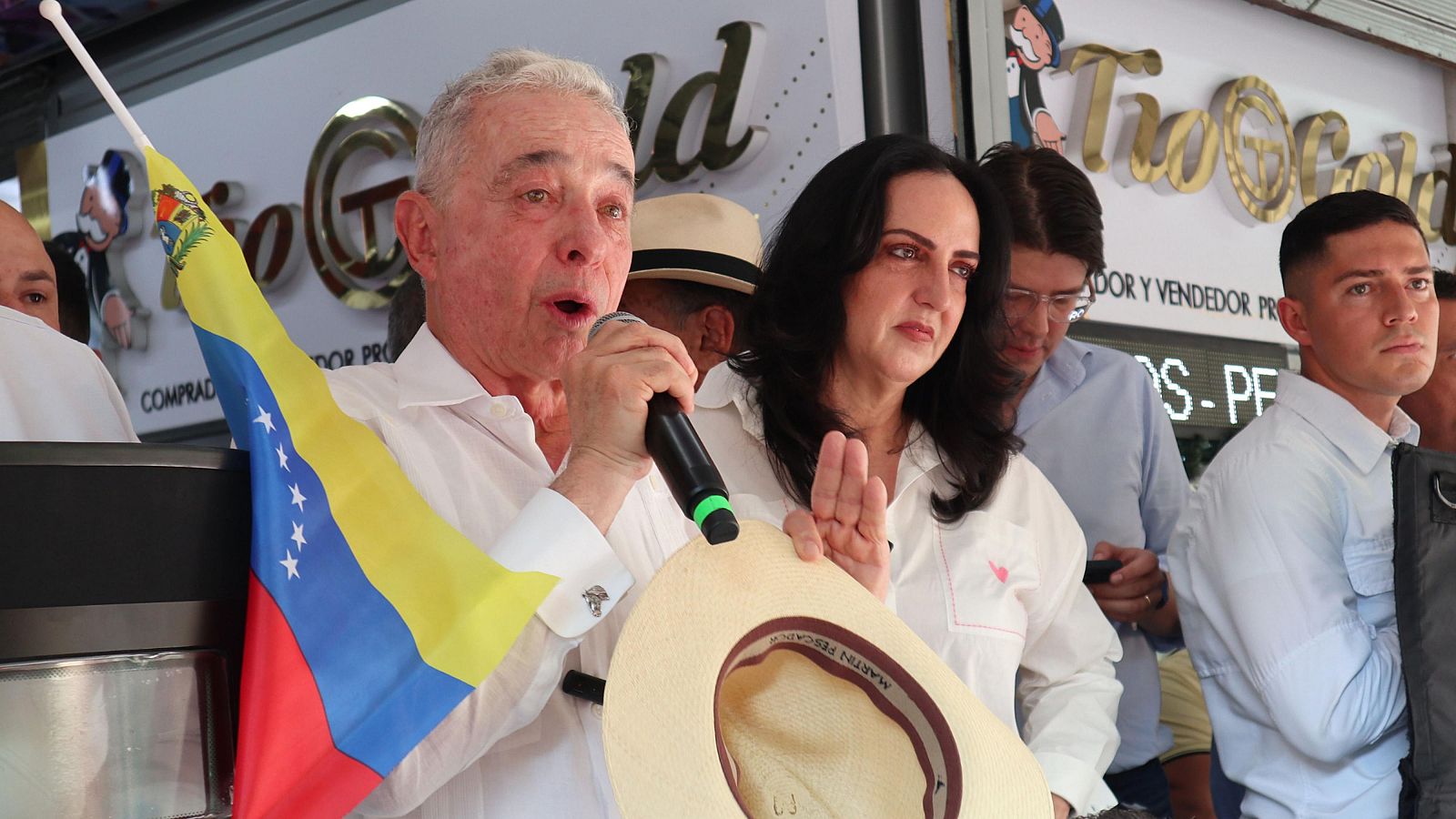 Uribe pide una intervención internacional en Venezuela