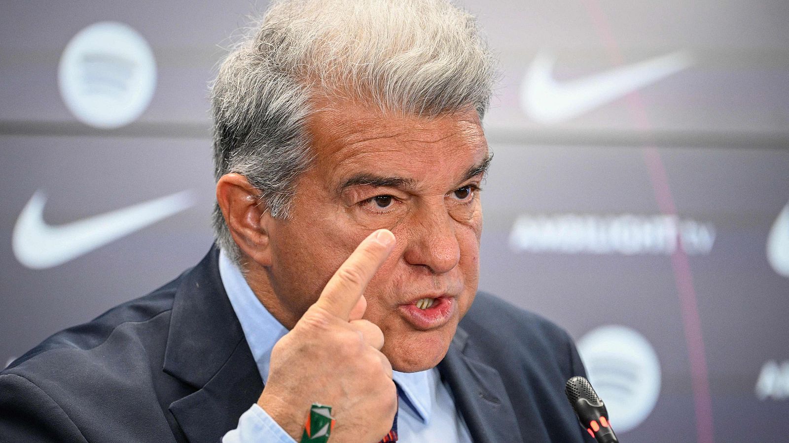 Laporta: "No insulté a nadie ni di patadas al mobiliario" - España en 24h | Ver