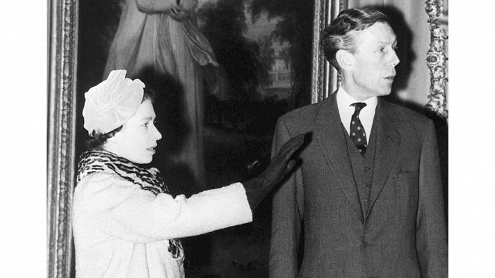 Telediario 1 - La inteligencia británica demuestra que Isabel II tenía un espía soviético en palacio
