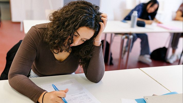 Los expertos alertan del aumento de la ansiedad y la adicción a las pantallas en los institutos