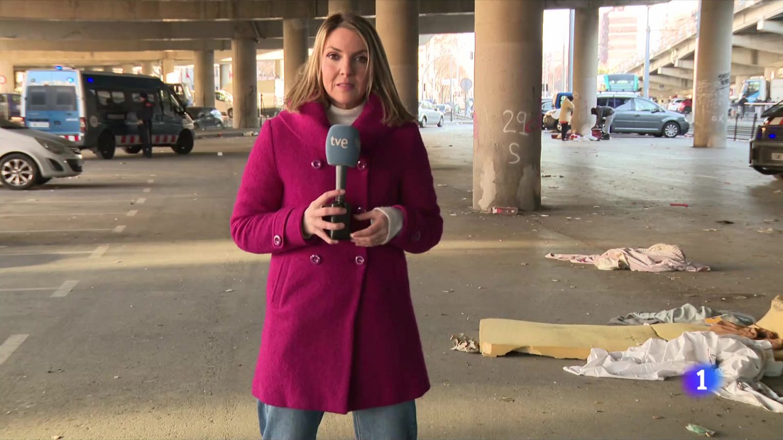 117 identificats en l'operatiu policial contra el "mercat de la misèria" - L'Informatiu | Ver