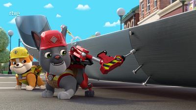 El equipo construye una tienda de bicis - Equipo Rubble | Ver