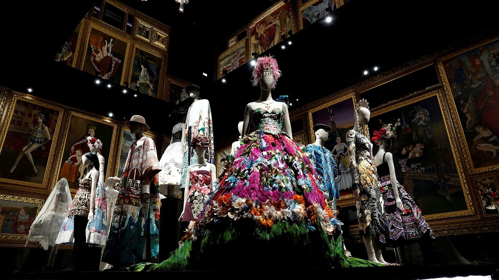 Dolce & Gabbana estrena exposición con 200 piezas de moda | Ver