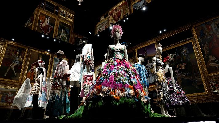 La nueva exposición de Dolce & Gabbana recoge 40 años de historia en 200 piezas en París