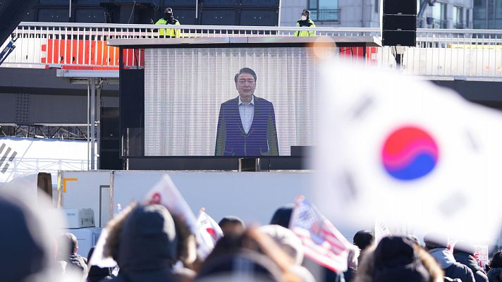 Telediario 1 - La policía surcoreana detiene al presidente destituido Yoon Suk-Yeol