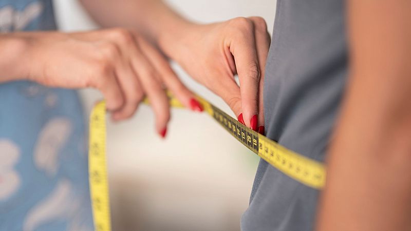 Un grupo de científicos propone redefinir la obesidad | Ver