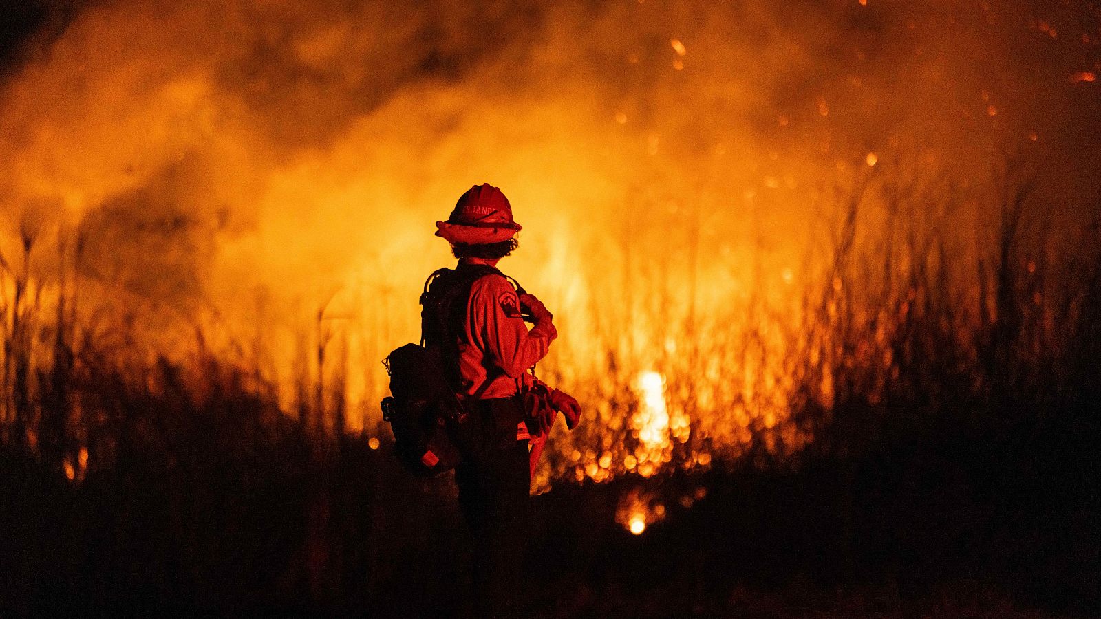 El fuego devora Los Ángeles con cuatro incendios todavía activos