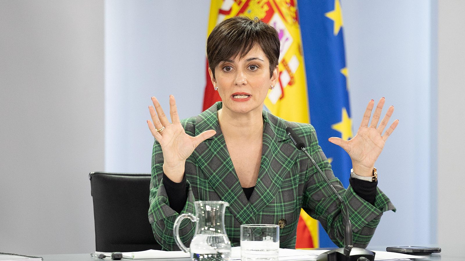 Vivienda carga contra el PP por pedir la "liberalización del suelo" - La hora de La 1 | Ver