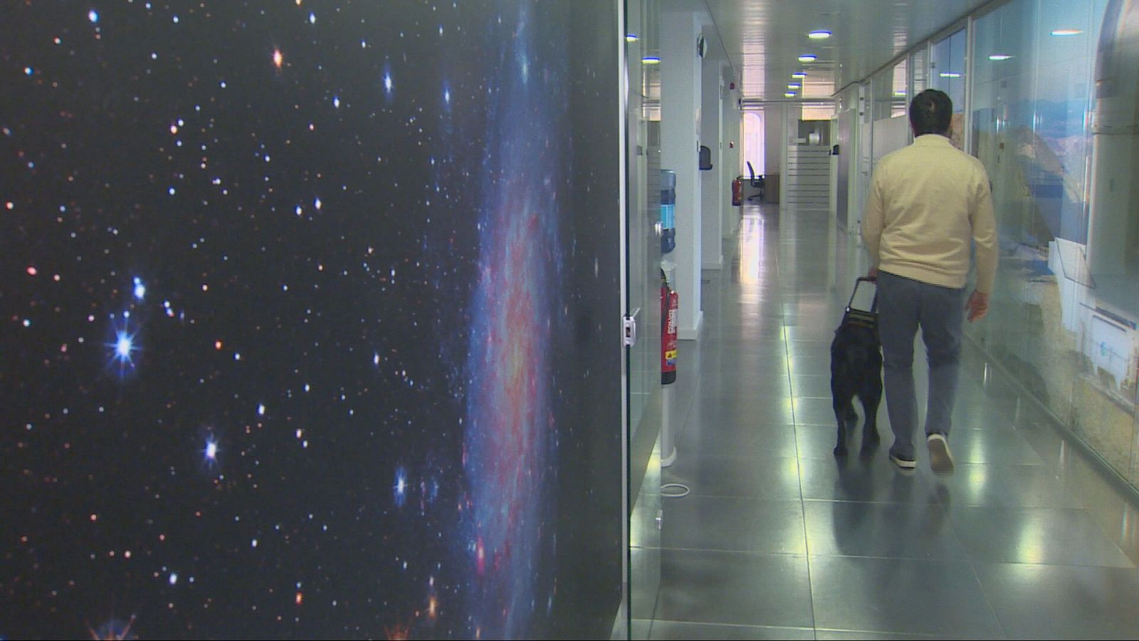 Enrique Pérez acerca la astronomía personas con discapacidad | Ver