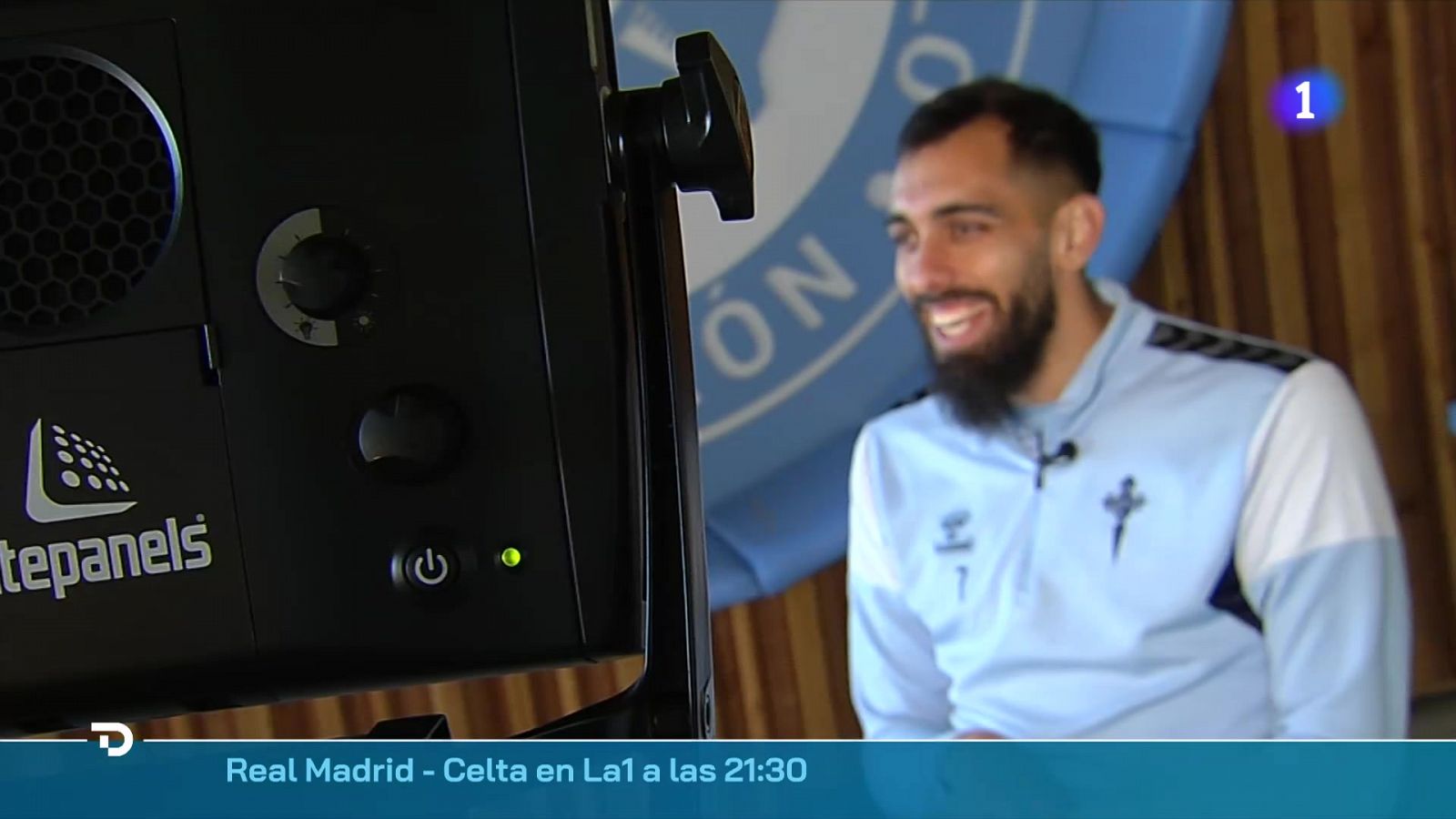 Borja Iglesias antes del partido de Copa en una entrevista a TVE