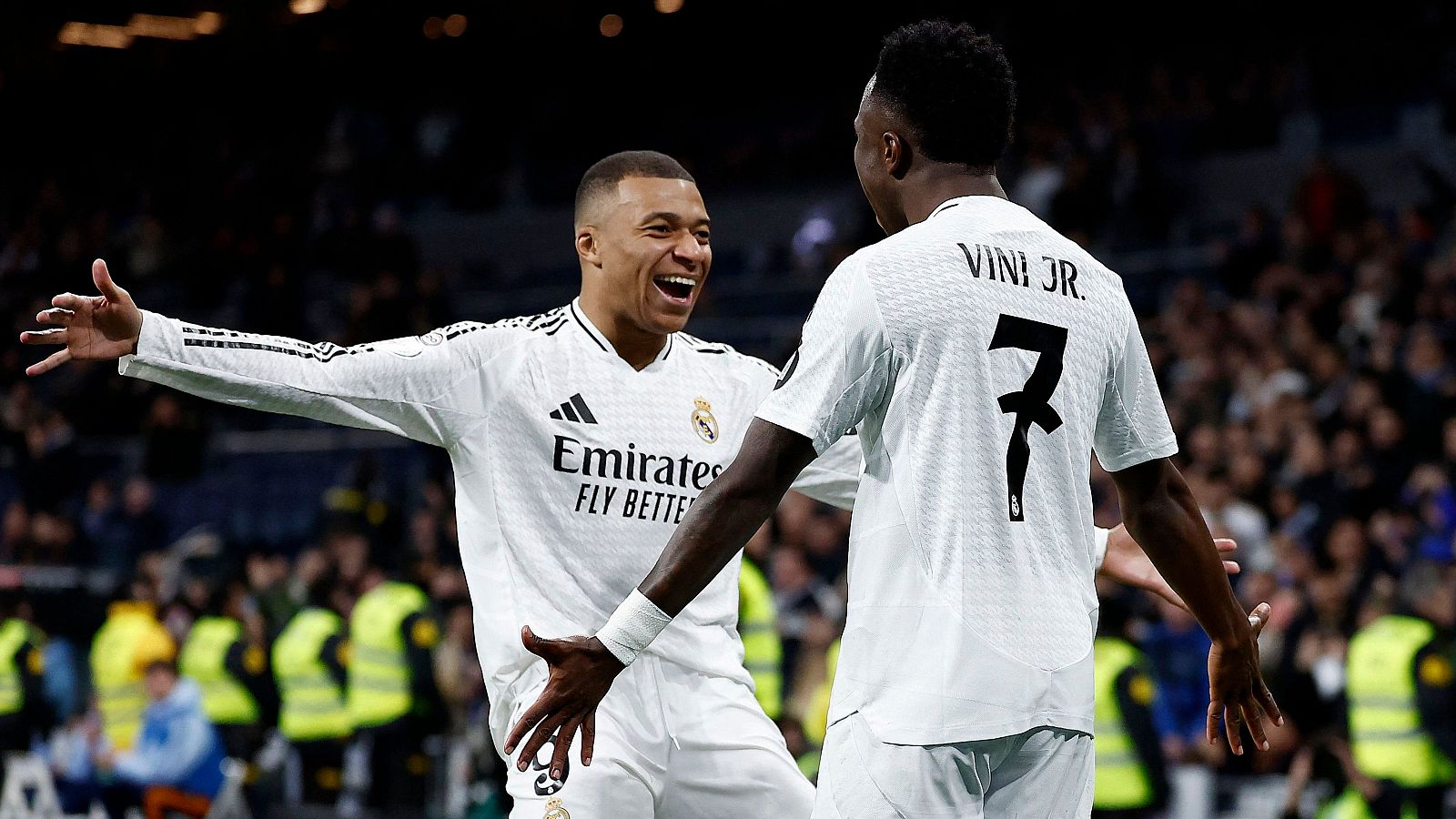 Real Madrid - Celta: Vini finaliza una jugada lanzada por Mbappé