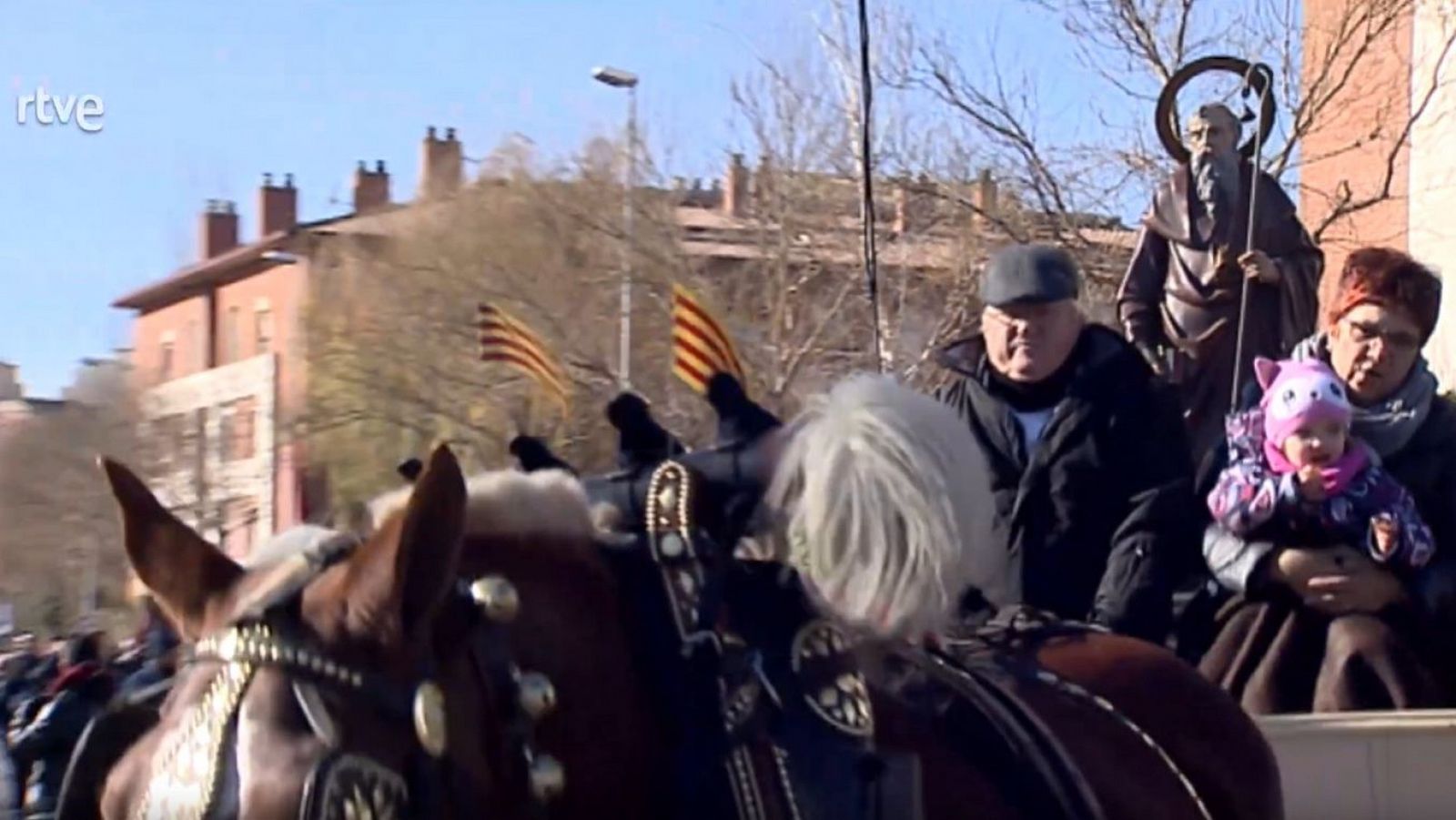 Arxiu TVE Catalunya - L'Informatiu - Cavalcada dels Tres Tombs, a Sant Cugat del Vallès