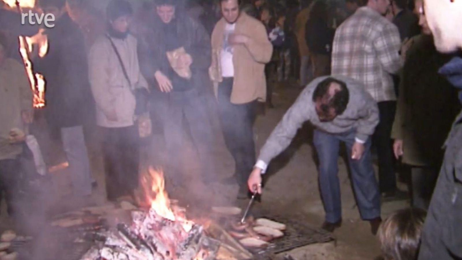 Revetlla mallorquina al barri de Gràcia per Sant Antoni - Arxiu