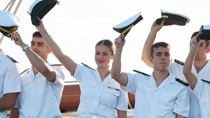 La princesa Leonor llega a Tenerife a bordo del buque escuela Elcano