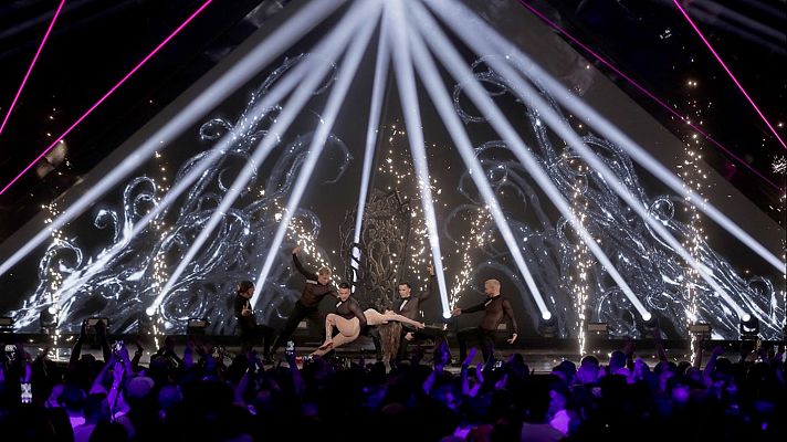 Melody canta "ESA DIVA" en la segunda semifinal