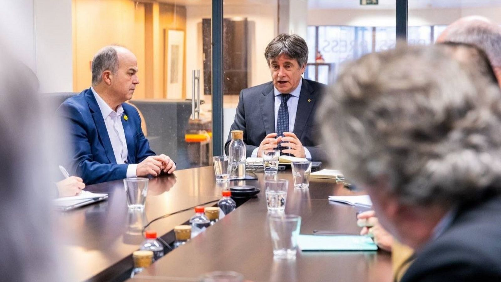 Puigdemont suspende las negociaciones con el PSOE y exige una reunión urgente | Ver