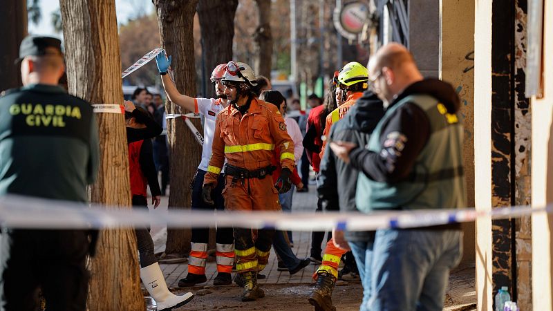Un muerto al derrumbarse un garaje afectado por la dana en Benetússer | Ver