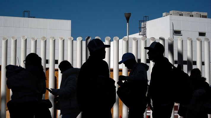 Telediario Fin de Semana - Incertidumbre entre los migrantes que buscan encontrar refugio en EE.UU. por la llegada de Trump