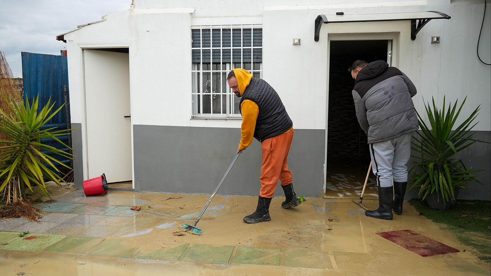 Carreteras cortadas e inundaciones en Huelva por las fuertes lluvias