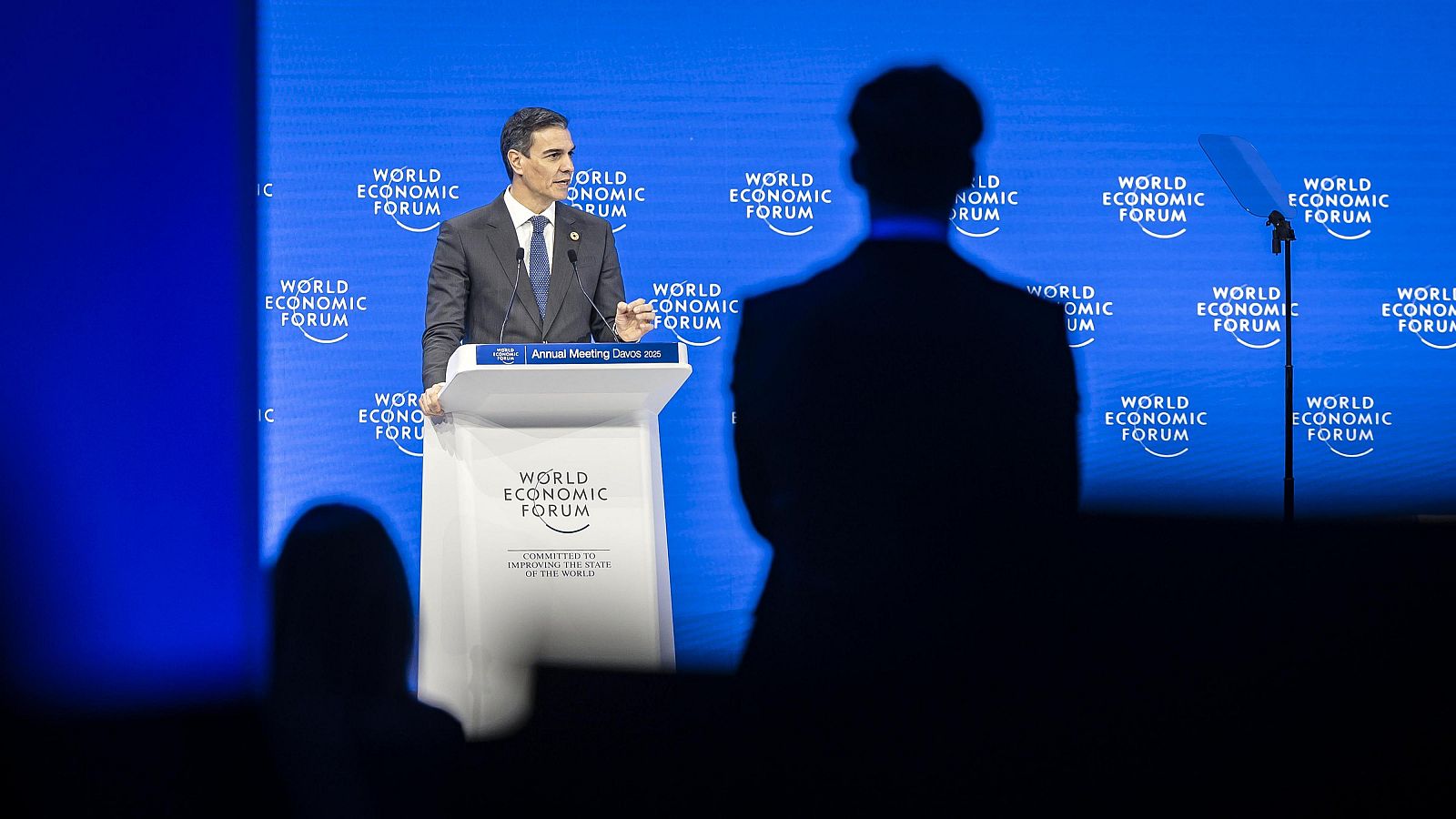 Sánchez propone medidas para plantar "batalla" contra las amenazas de las redes sociales a la democracia - Informativo 24h | Ver