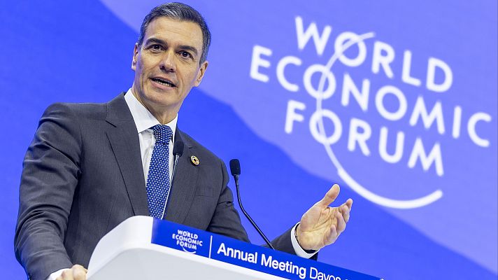 Telediario 2 - Sánchez acusa a los "tecnomillonarios" de "cercenar la democracia" y llama a endurecer la responsabilidad de los dueños de las redes