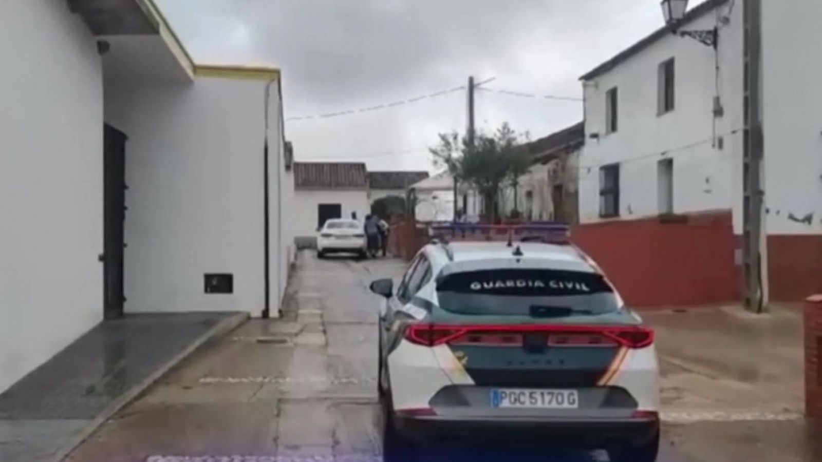 El alcalde de Almonaster, sobre el desalojo de la pedanía de Cueva de la Mora: "El agua que vertía no se había visto antes" El alcalde de Almonaster, sobre el desalojo de la pedanía de Cueva de la Mora: "El agua que vertía no se había visto antes"