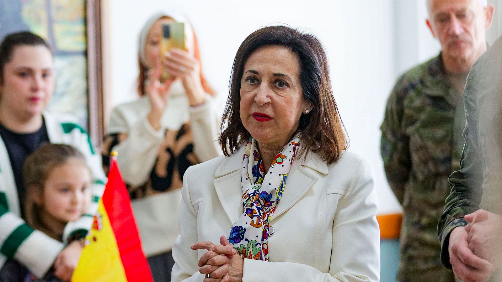 Robles insiste en que los pensionistas son una "prioridad" para el Gobierno - La hora de La 1 | Ver