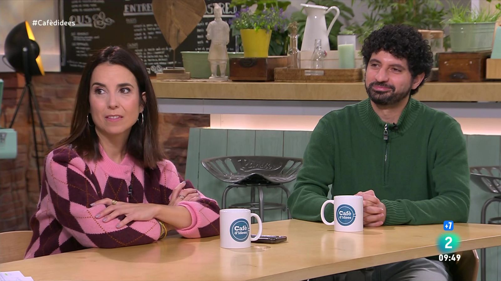 Laura Rosel i Marwan Sabri presenten 'Els contrabandistes de llibres de Darayya' - Cafè d'idees | Veure