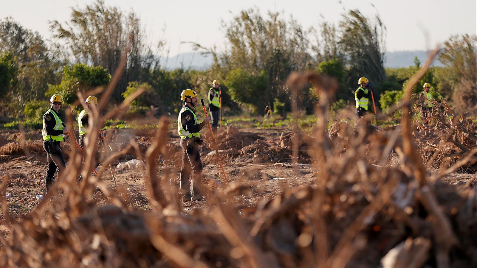 La búsqueda de los tres desaparecidos por la dana sigue activa